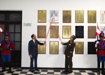 Renovación de placa conmemorativa de la LXI Promoción del Curso de Comando y Estado Mayor