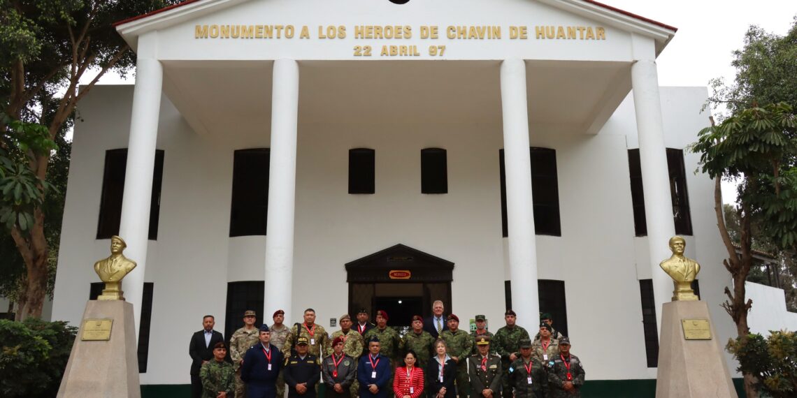 Invitados del Seminario Internacional “Guerra Irregular y sus Implicancias en la Guerra Híbrida y Asimétrica” visitaron Museo Contemporáneo Chavín de Huántar