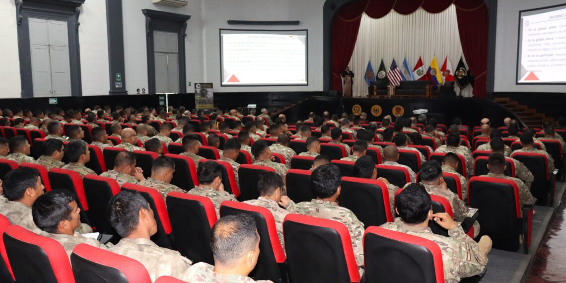 En el auditorio de la ESGE-EPG se viene desarrollando el Simposio “Operaciones Especiales Conjuntas: Desafíos Contemporáneos y Perspectivas Estratégicas – 2025”