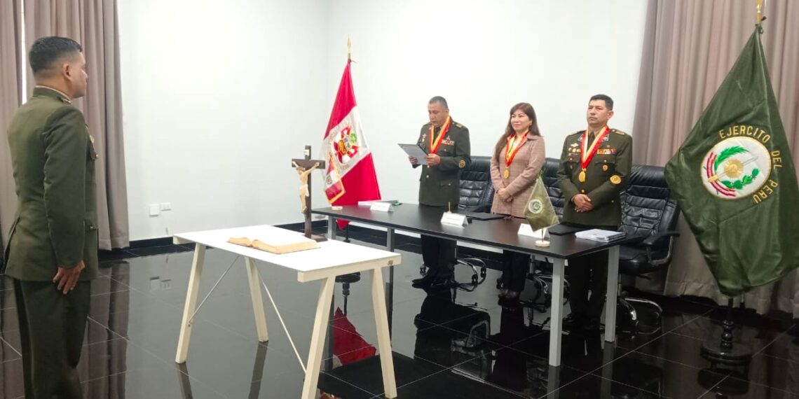 Mayores del Ejército sustentan con éxito tesis para obtener el grado de Maestro en Ciencias Militares