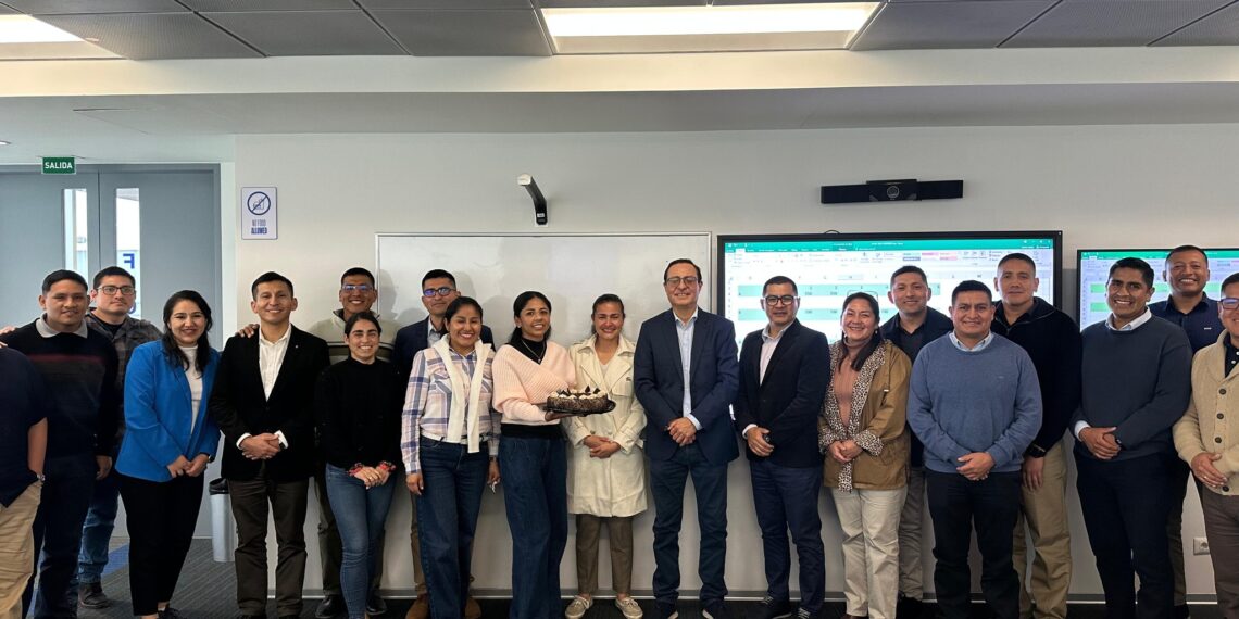 Oficiales del grado de mayor integrantes del LXIX PCEM de la ESGE-EPG continúan la sub línea de carrera en la Universidad San Ignacio de Loyola