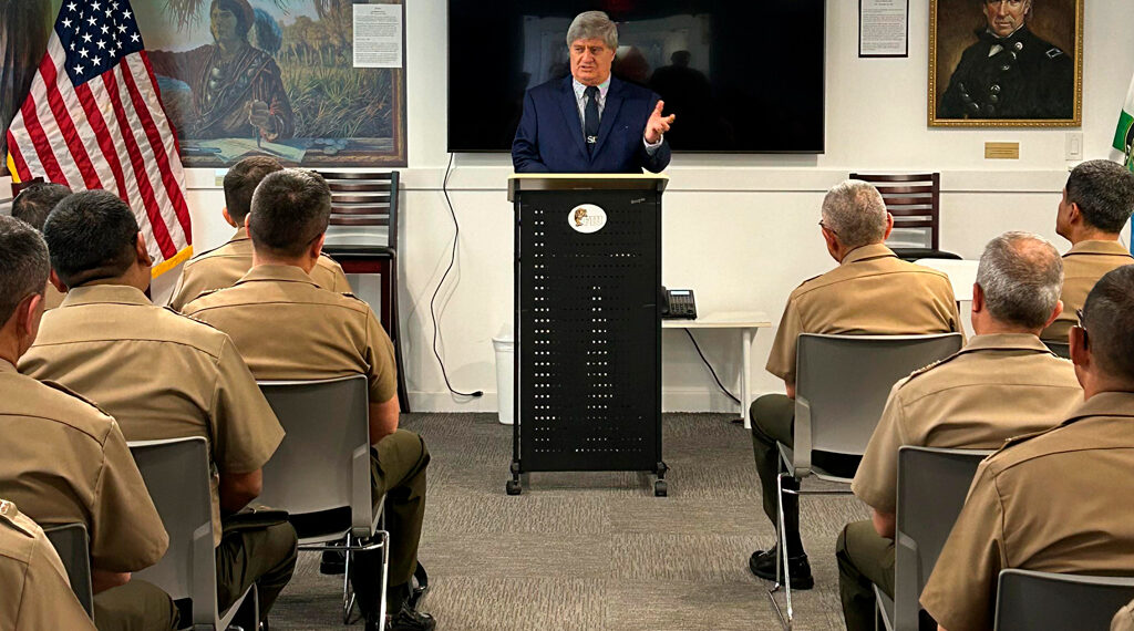 Unidos por el desarrollo: Doctor Raúl Diez Canseco comparte su visión de integración regional en la ESGE-EPG