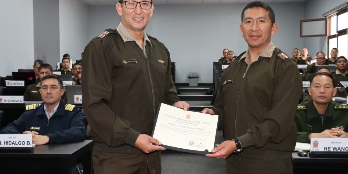 Conferencia «El CEMAE: situación actual y prospectiva del mantenimiento mayor de helicópteros en el Perú» brindada a coroneles del PAME
