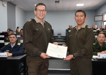 Conferencia «El CEMAE: situación actual y prospectiva del mantenimiento mayor de helicópteros en el Perú» brindada a coroneles del PAME