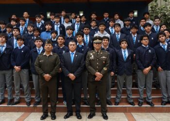 ESGE-EPG fortalece identidad nacional con conferencia en el colegio Alpamayo