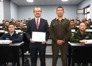 GRAL DIV (R) Otto Guibovich Arteaga excomandante General del Ejército brindó conferencia magistral a coroneles del PAME