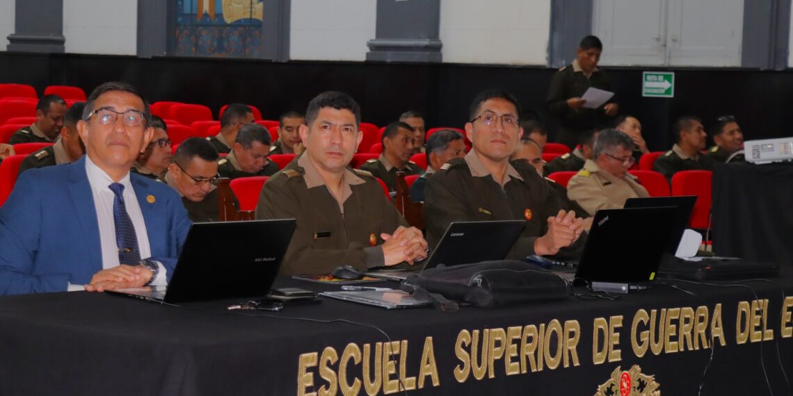 Oficiales del PAME desarrollan análisis sobre guerras actuales y contemporáneas