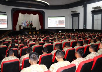 ESGE-EPG recibe conferencia magistral sobre la situación estratégica en Pataz