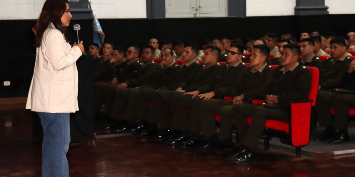 En el auditorio de la ESGE-EPG se desarrolló el taller de sanación personal dirigido a oficiales de estudiantes de las EEAAS del COEDE