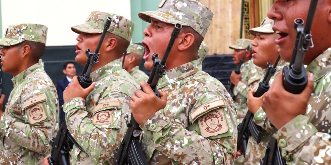 Personal de tropa del servicio militar voluntario, contingente julio 2025 de la ESGE-EPG participaron en ceremonia de entrega de armas