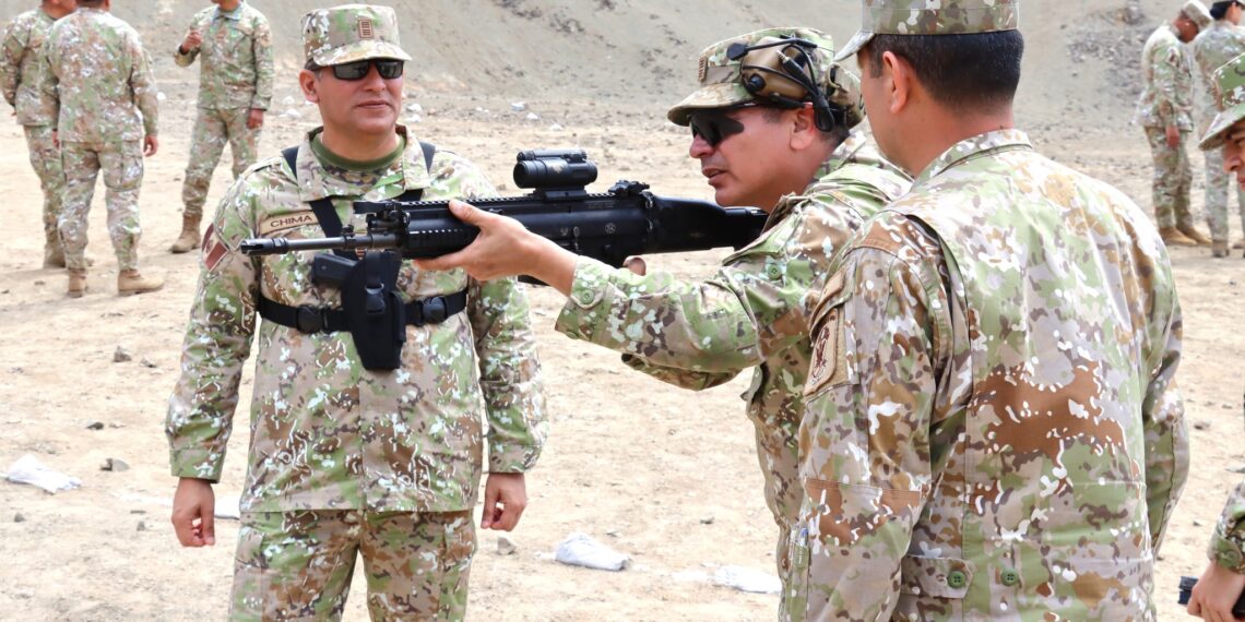 Docentes de la ESGE-EPG fortalecen entrenamiento físico militar en la Región Cruz de Hueso