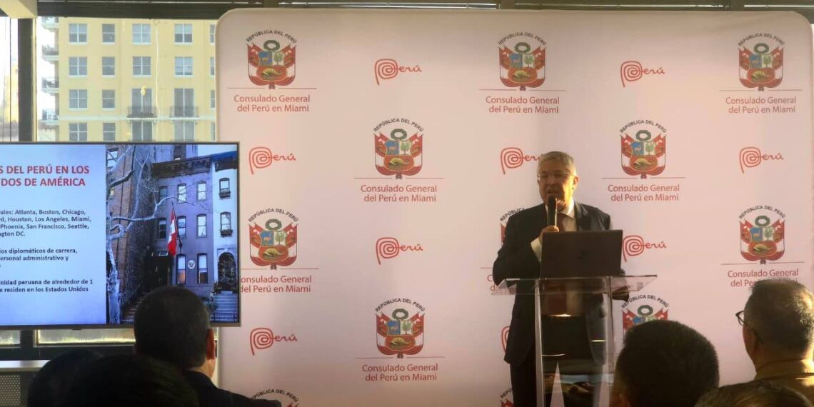 Alumnos del PAME visitan el consulado del Perú en Miami