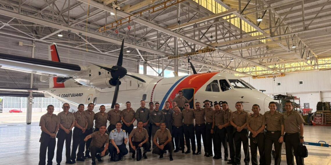 Oficiales del PAME culminan una experiencia inolvidable en la Estación Aérea de los Guardacostas de Miami