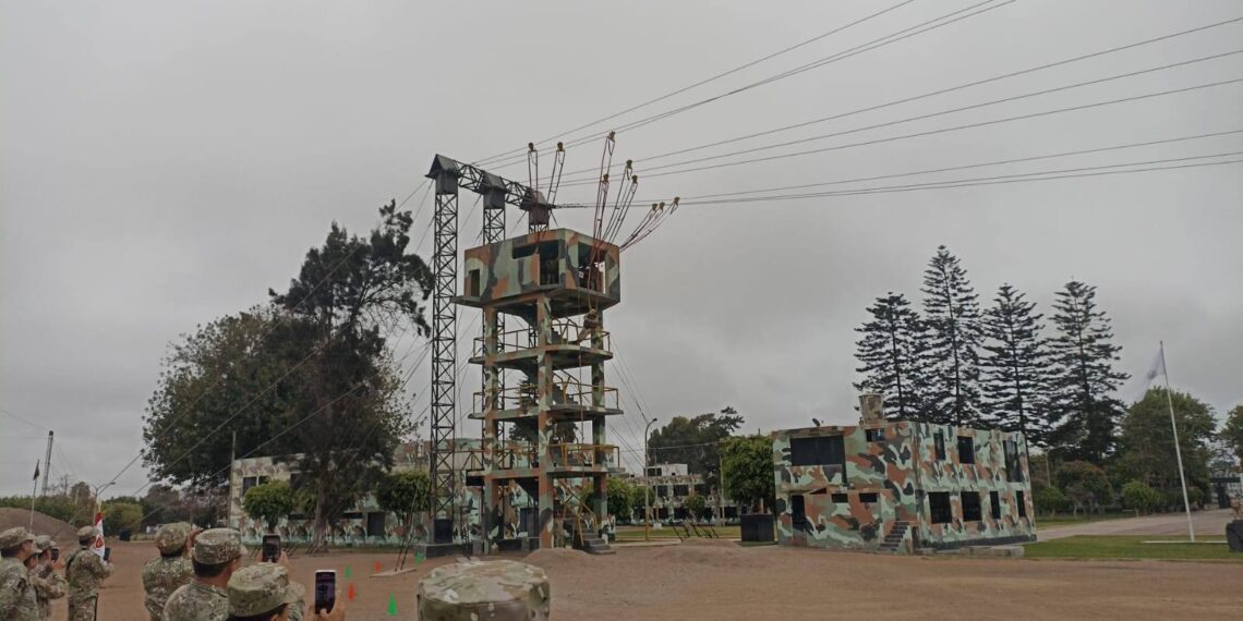 II programa de oficiales de reserva refuerza su formación en la Escuela de Paracaidistas