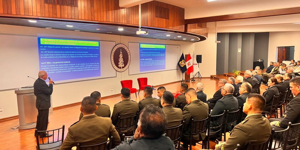 Participación de Oficiales alumnos de la ESGE-EPG en simposio organizado por la prestigiosa Universidad ESAN