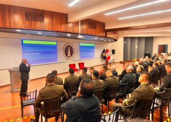 Participación de Oficiales alumnos de la ESGE-EPG en simposio organizado por la prestigiosa Universidad ESAN