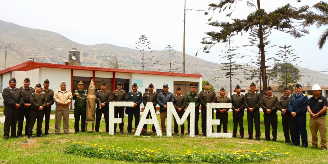 Coroneles del PAME visitaron la fabrica de armamento y municiones del Ejército (FAME)