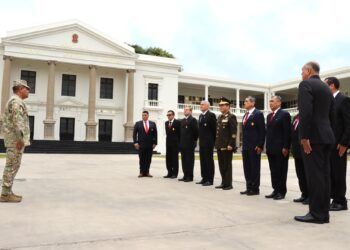 V promoción del Programa del Alto Mando del Ejercito realiza develación de su placa conmemorativa en la ESGE-EPG