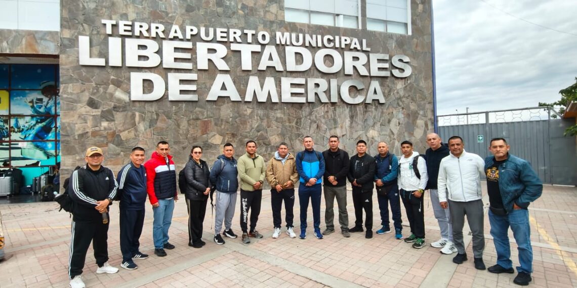 Oficiales alumnos del Diplomado de Liderazgo y Planeamiento Estratégico inician viaje de estudios