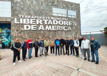 Oficiales alumnos del Diplomado de Liderazgo y Planeamiento Estratégico inician viaje de estudios