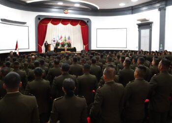 Ceremonia de clausura de los Programas Básicos de las Escuelas de Armas y Servicios del COEDE el AF-2025