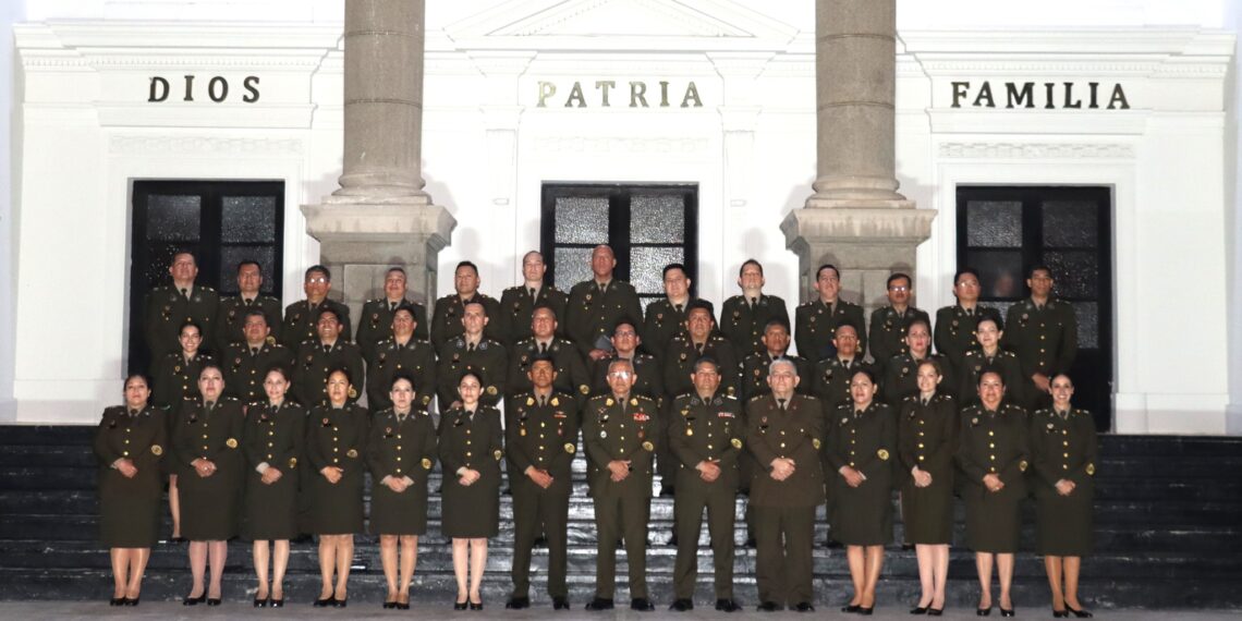 Clausura del II Programa de Planeamiento Militar y Toma de Decisiones dirigido a oficiales de reserva