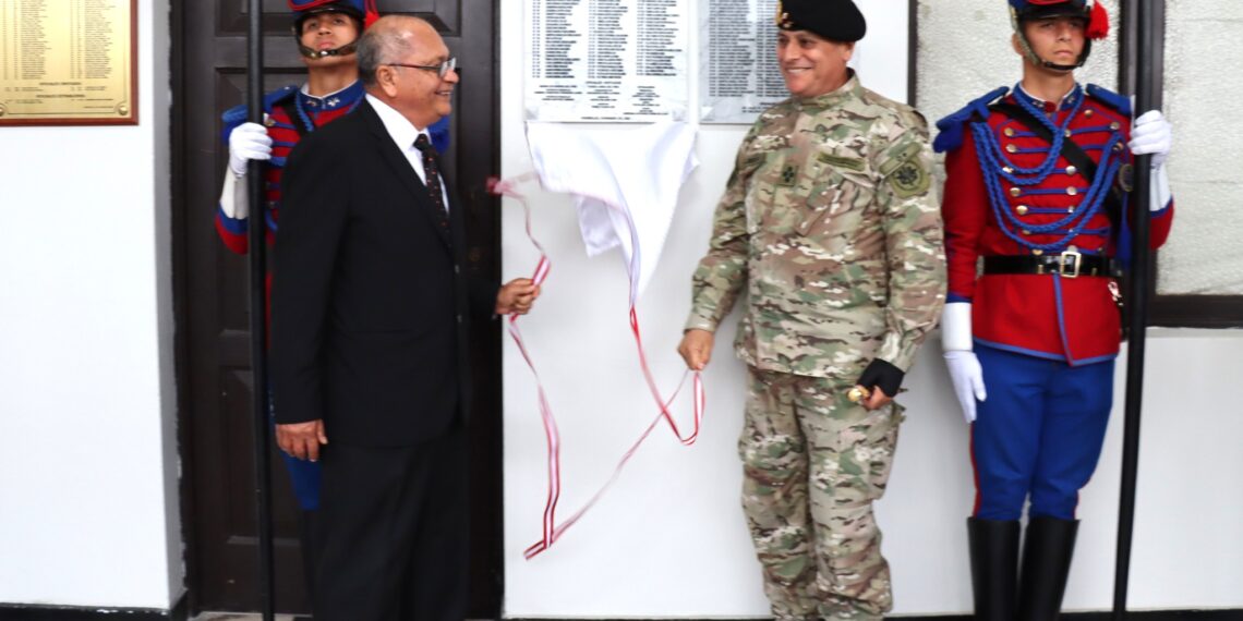 Tradición que nos une: Emotiva develación de placa conmemorativa de la LVII Pormoción