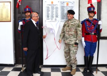 Tradición que nos une: Emotiva develación de placa conmemorativa de la LVII Pormoción