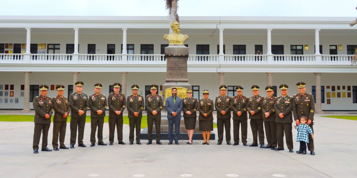 Emotiva renovación de placa de la VIII Promoción de la Maestría en Ciencias Militares