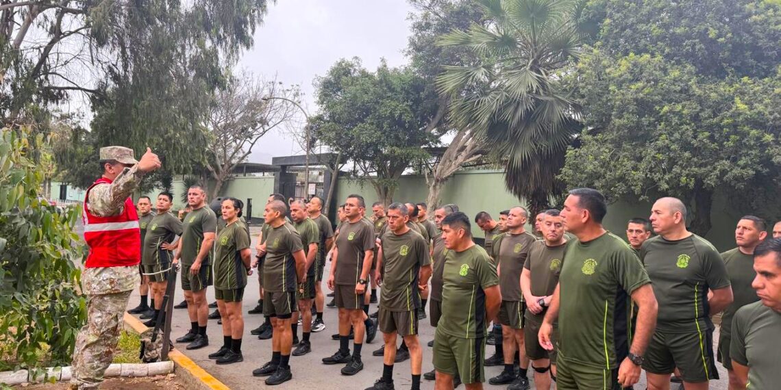 Oficiales del Diplomado de Liderazgo y Planeamiento Estratégico superan exigente examen físico con espíritu y determinación