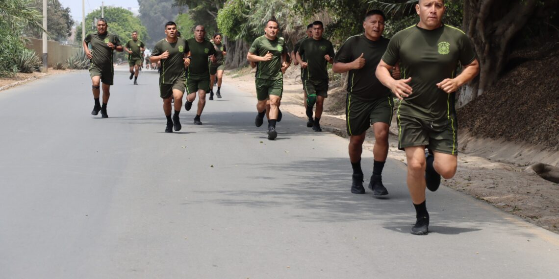 Oficiales del DTEMA rinden examen físico como parte de su evaluación integral