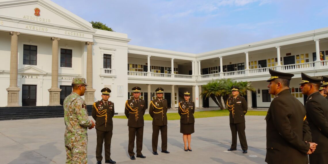 Oficiales del IX Maestría en Ciencias Militares participaron en la develación de su placa conmemorativa