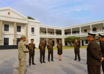 Oficiales del IX Maestría en Ciencias Militares participaron en la develación de su placa conmemorativa