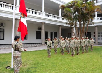 Acto cívico de izamiento patriotico con el servicio militar voluntario de la ESGE-EPG