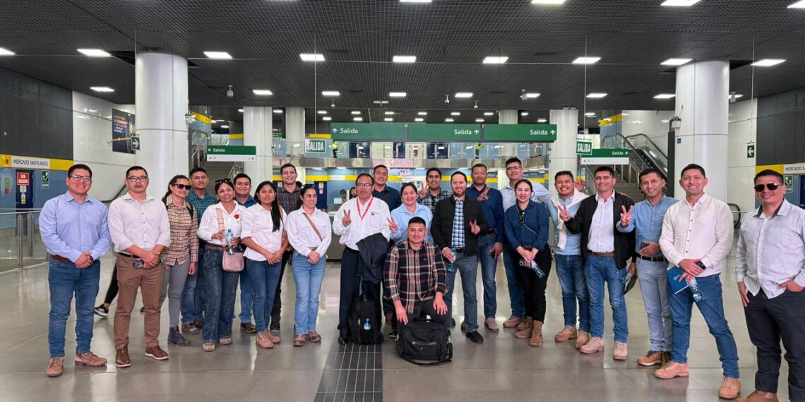 Oficiales estudiantes de la XIII Maestría en Ciencias Militares realizan visita a la Línea 2 del Metro de Lima