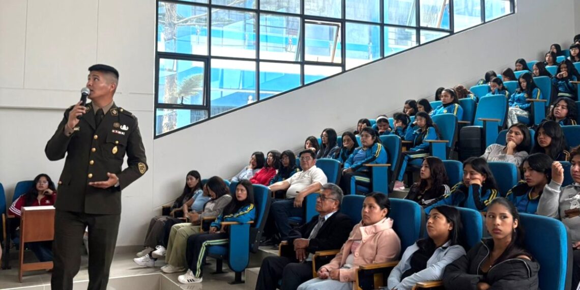 Con éxito se realizaron charlas de identidad nacional, valores y orientación vocacional en instituciones del distrito de Huacho