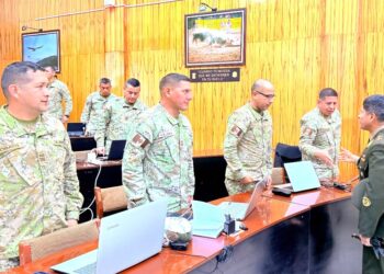 La dirección de la Escuela Superior de Guerra del Ejército verifica las prácticas operativas en la III División de Ejército