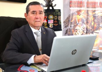 Reconcimiento al Sr. Gral Brig (R) Augusto Alvares Torres, docente de nuestra prestigiosa casa de estudios