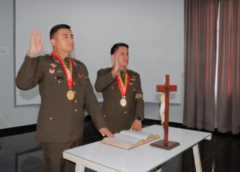 Sustentación de tesis: “Factores asociados al cambio de empleo de los pilotos de las unidades de la Aviación del Ejército, Lima, 2024”