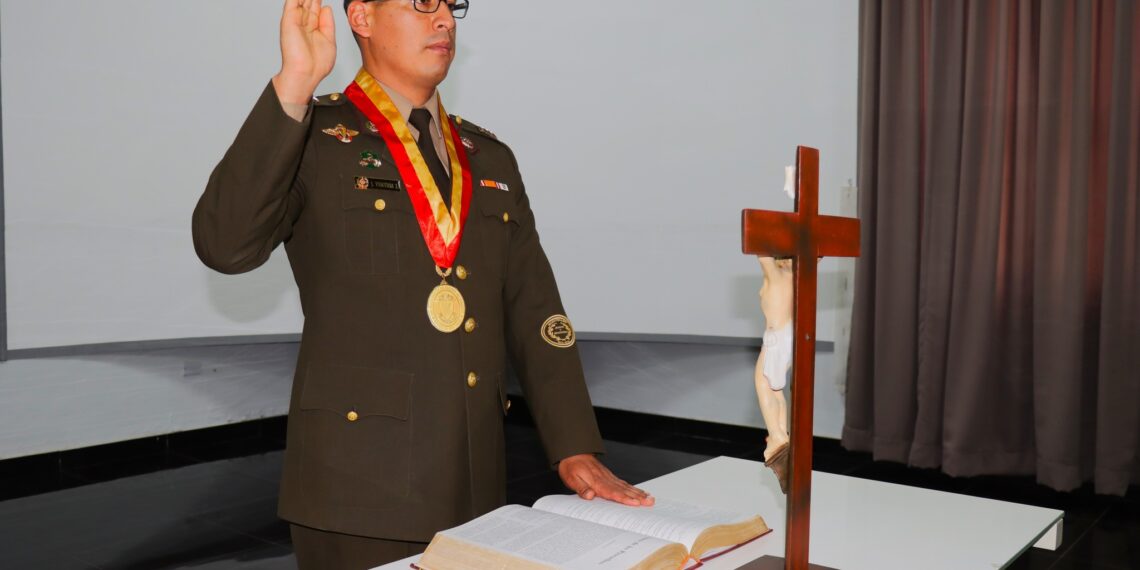 Sustentación de su tesis: “Operaciones psicológicas en las acciones militares conducidas por la 4ª Brigada de Montaña en la Región Puno, 2025”