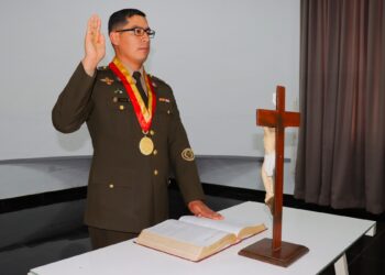 Sustentación de su tesis: “Operaciones psicológicas en las acciones militares conducidas por la 4ª Brigada de Montaña en la Región Puno, 2025”