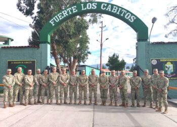 Oficiales estudiantes del DLIPE sostienen reunión con el Comandante General de la III Brigada de Infantería