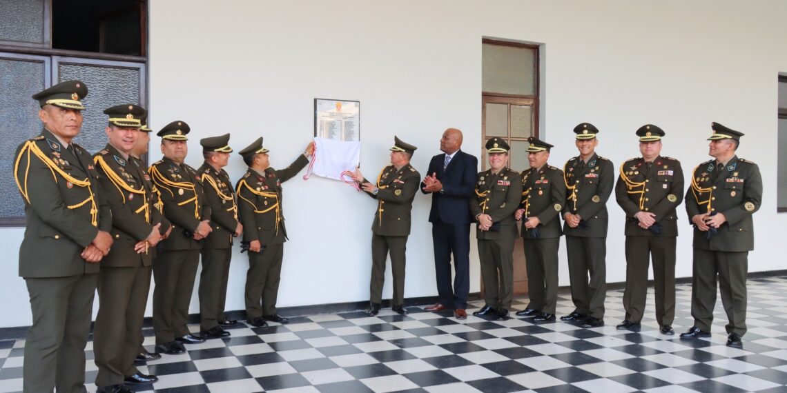 Emotivo reencuentro y honenaje en la develación de la placa del VIII Programa de Empleo de Grandes Unidades de Combate