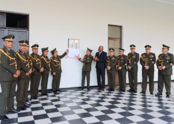 Emotivo reencuentro y honenaje en la develación de la placa del VIII Programa de Empleo de Grandes Unidades de Combate