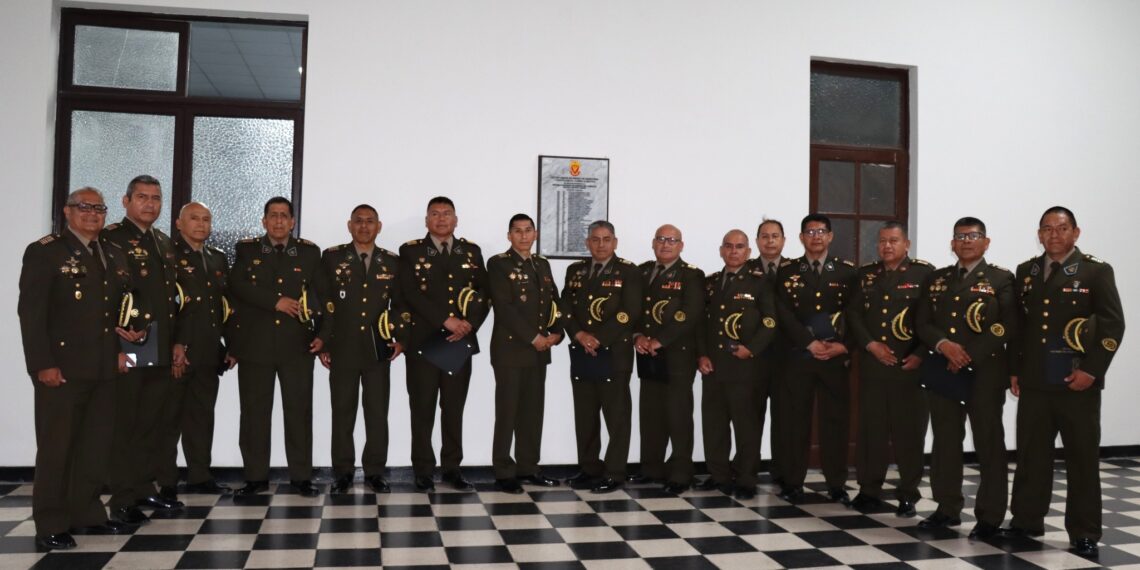 Tradición y camaradería: XXI Diplomado de Riesgo de Desastres y Adaptación al Cambio Climático develó su placa conmemorativa