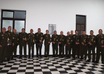 Tradición y camaradería: XXI Diplomado de Riesgo de Desastres y Adaptación al Cambio Climático develó su placa conmemorativa