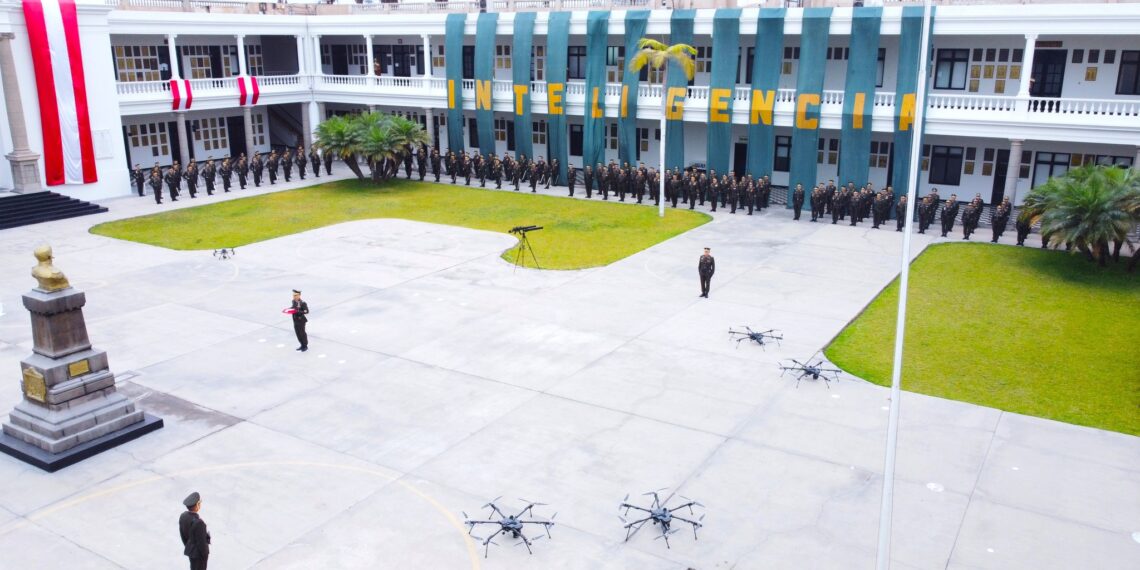 ESGE-EPG realizó ceremonia de izamiento del pabellón naiconal en conmemoración del aniversario del Arma de Inteligencia y del Sistema de Inteligencia del Ejército