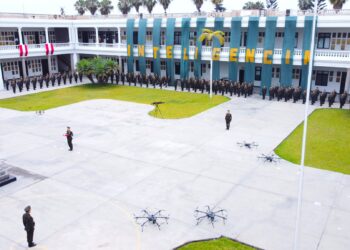 ESGE-EPG realizó ceremonia de izamiento del pabellón naiconal en conmemoración del aniversario del Arma de Inteligencia y del Sistema de Inteligencia del Ejército