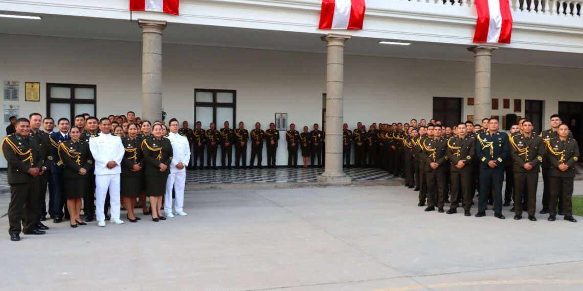 Develación de placa del LXIX Programa de Comando y Estado Mayor