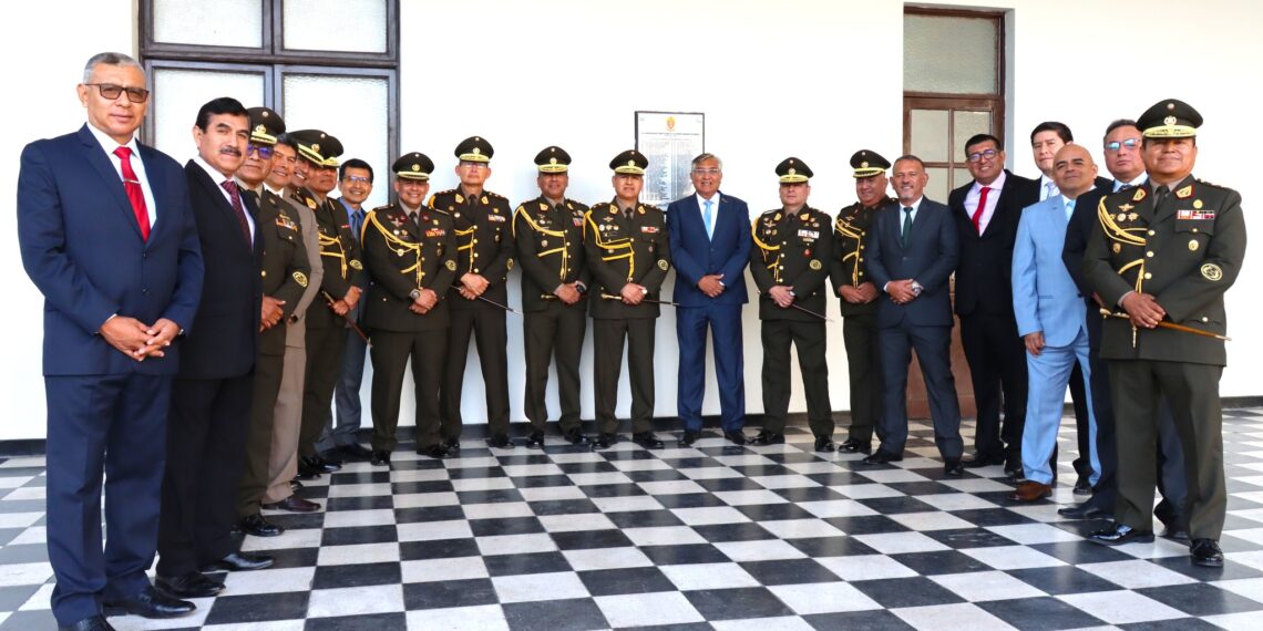 Develación de placa de la II Promoción del Curso de Empleo de Grandes Unidades de Combate